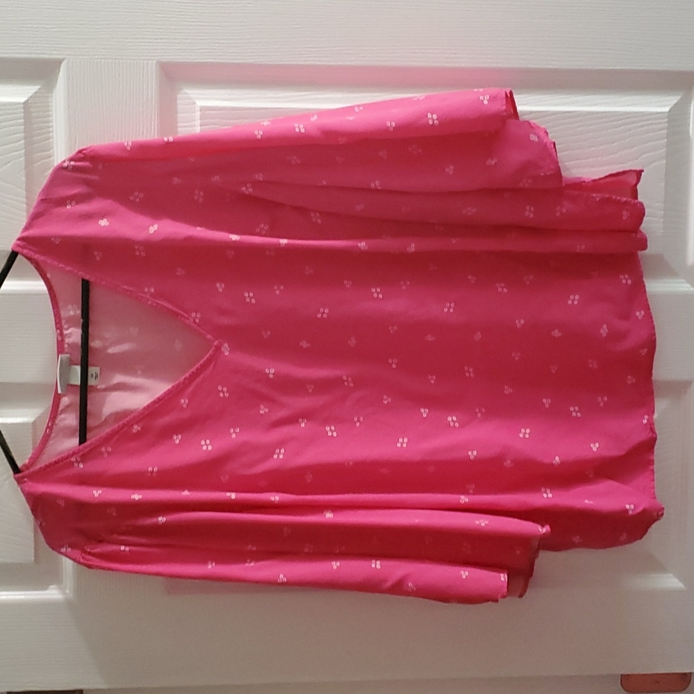 Pink w/little white circles Plus 3X V-neck Blouse 👚